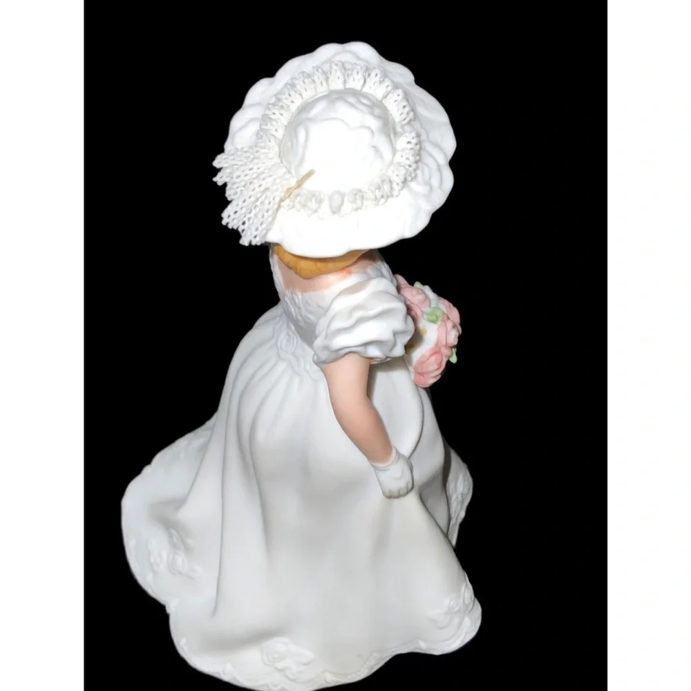 Avon 1986 Hand Painted Porcelain Figurine “A Summer Bride” & Trinket Box